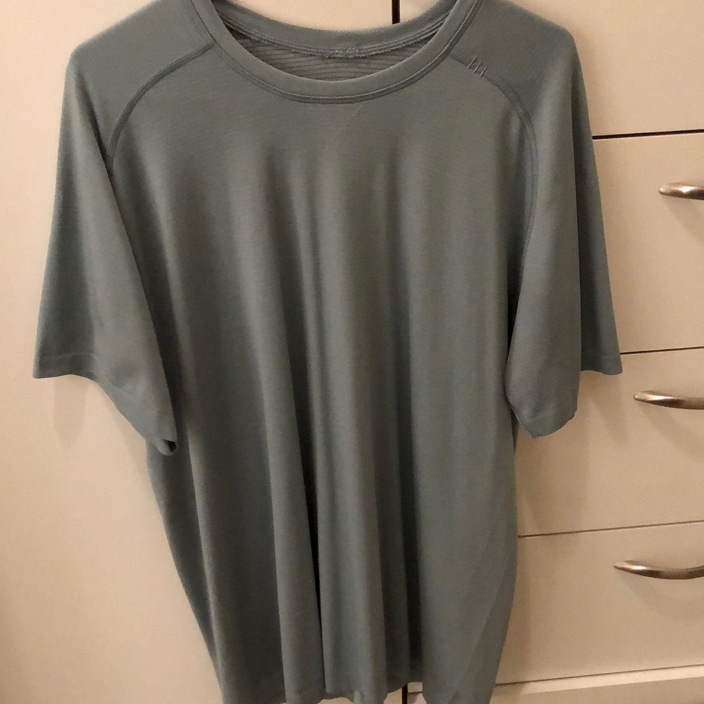Lulu Lemon workout shirt